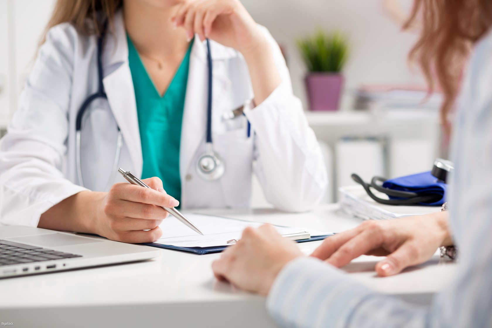 dokter patient bigstock--142733894.jpg