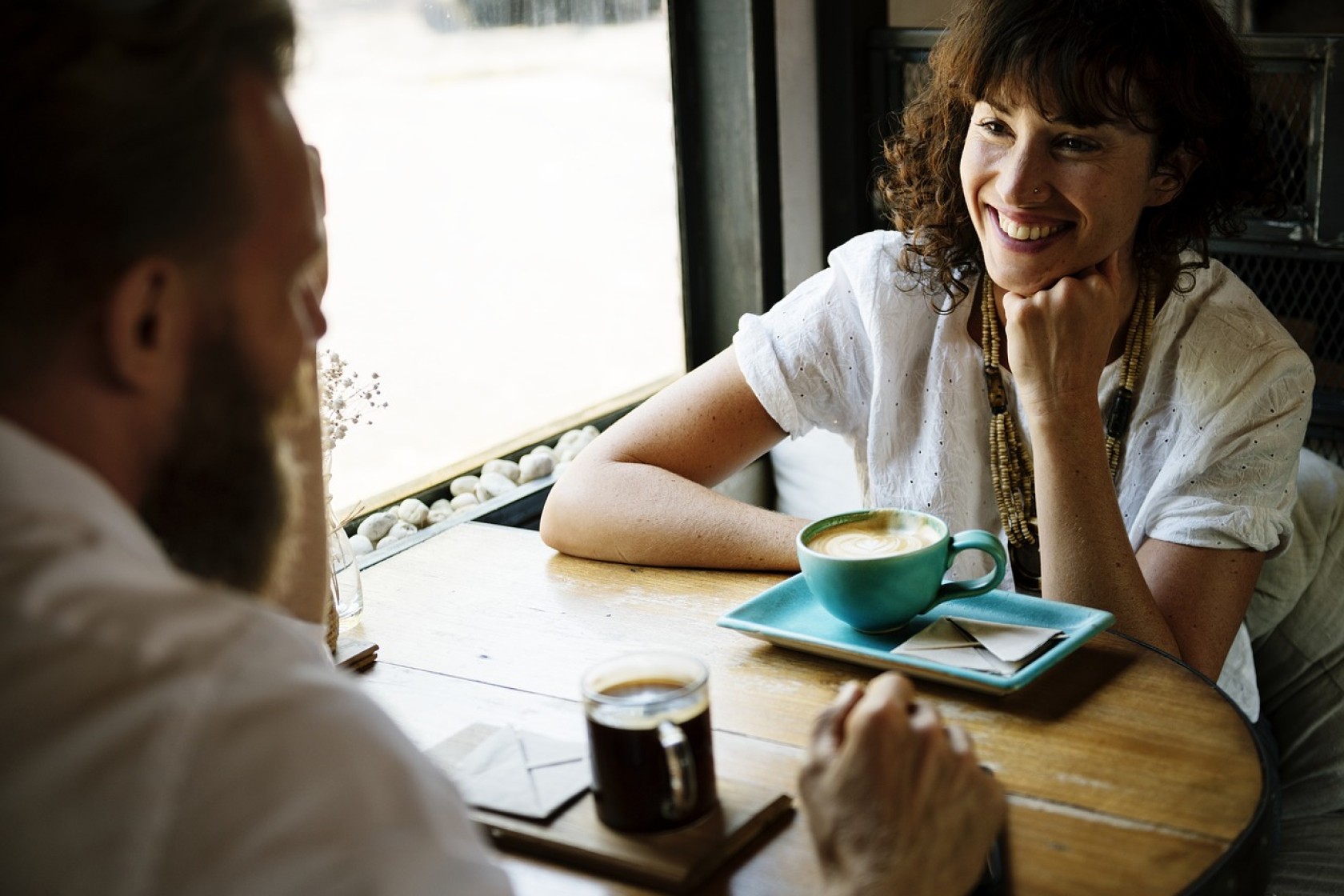 gesprek bar vrouw (Pexels).jpg