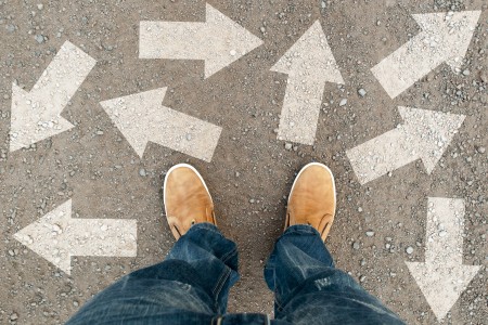 Depositphotos_schoenen en pijlen.jpg