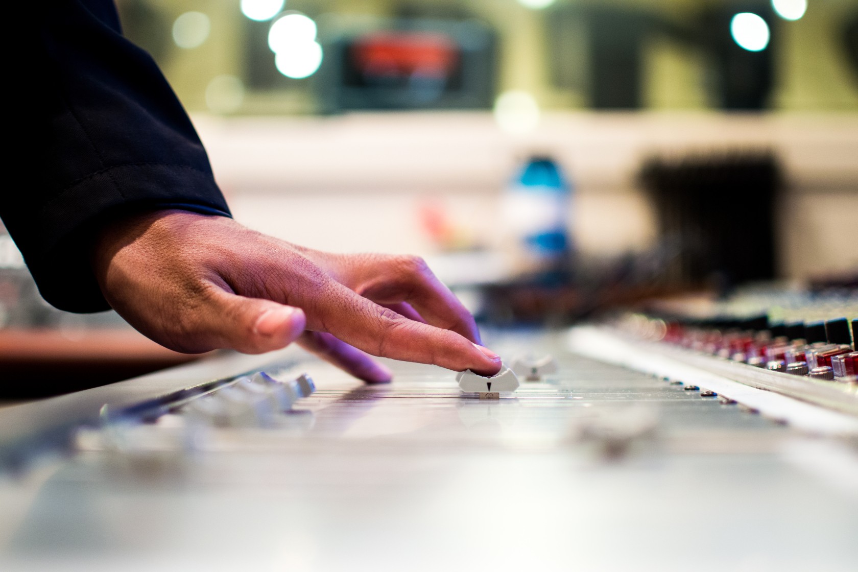 mengtafel mix dj geluid mengeren 13 05 2014 Drew Patrick Miller.jpg