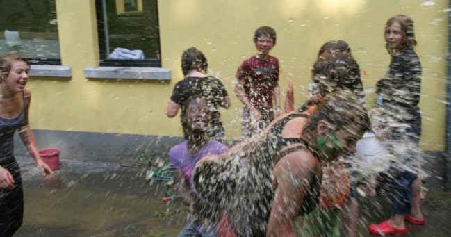 Koning Kevin spelende kinderen.jpg