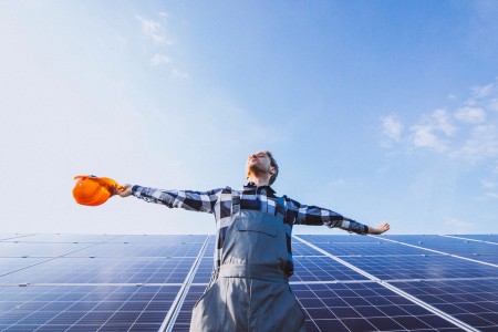 zonnepanelen-man-lucht-groter_VEB.jpg